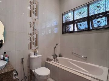 DIJUAL RUMAH LUAS di Jl KEMANG TIMUR, JAKSEL
