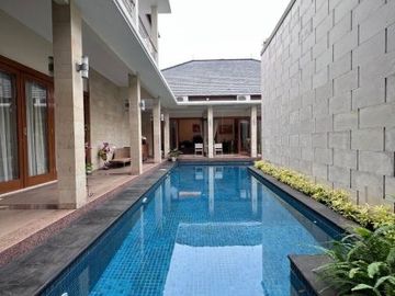 DIJUAL RUMAH LUAS di Jl KEMANG TIMUR, JAKSEL