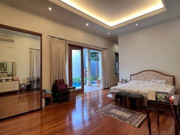DIJUAL RUMAH LUAS di Jl KEMANG TIMUR, JAKSEL