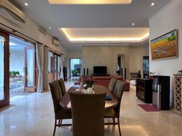 DIJUAL RUMAH LUAS di Jl KEMANG TIMUR, JAKSEL