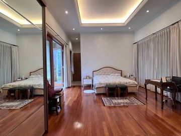 DIJUAL RUMAH LUAS di Jl KEMANG TIMUR, JAKSEL