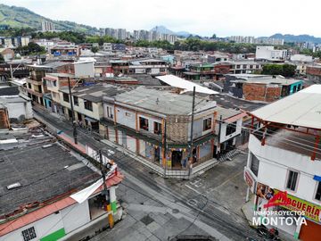Casa comercial esquinera con 6 rentas en San Fernando, Dosquebradas