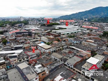 Casa comercial esquinera con 6 rentas en San Fernando, Dosquebradas