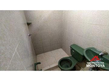 Casa comercial esquinera con 6 rentas en San Fernando, Dosquebradas