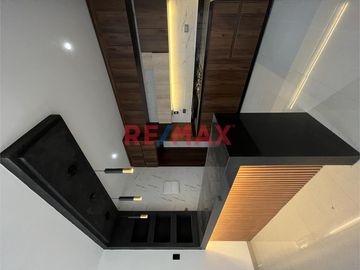 🔐 Vive con comodidad, tecnología y estilo en una zona segura y no inundable.
💰 PRECIO: S/ 770,000.00
📍 Ubicación: Urbanización Los Corales I – Piura