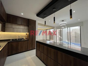 🔐 Vive con comodidad, tecnología y estilo en una zona segura y no inundable.
💰 PRECIO: S/ 770,000.00
📍 Ubicación: Urbanización Los Corales I – Piura