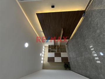 🔐 Vive con comodidad, tecnología y estilo en una zona segura y no inundable.
💰 PRECIO: S/ 770,000.00
📍 Ubicación: Urbanización Los Corales I – Piura