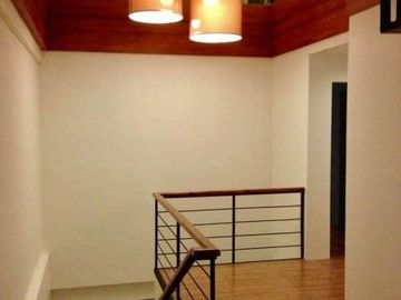 FOR SALE : House & Lot in Tagaytay