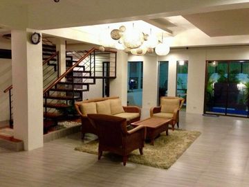 FOR SALE : House & Lot in Tagaytay