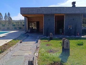 Hermosa Casa en Parcela de 7,950m² en Panguilelfún, Panguipulli