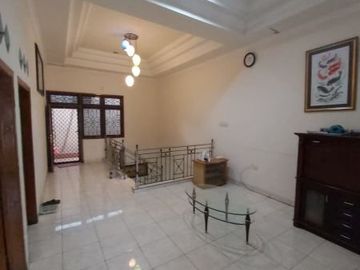 Dijual Cepat Rumah 2 Lantai SHM di Jl. Gayungan, Surabaya