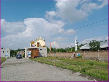 Rumah Besar Cantik Nan Strategis di Buntalan