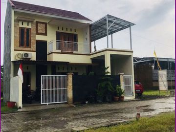 Rumah Besar Cantik Nan Strategis di Buntalan