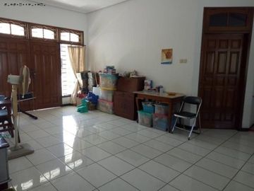 Rumah Dharmahusada Indah Barat Hadap Barat Row Jalan 10 meter