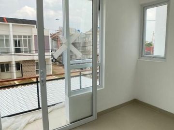2 Unit Terakhir pinggir jalan raya Cinangka Sawangan Depok