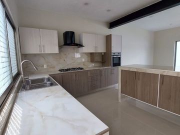 Exclusiva Residencia en Condominio de Diseño Único en Lomas de Cuernavaca