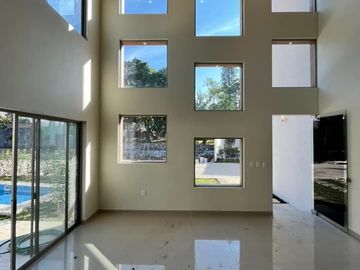 Exclusiva Residencia en Condominio de Diseño Único en Lomas de Cuernavaca