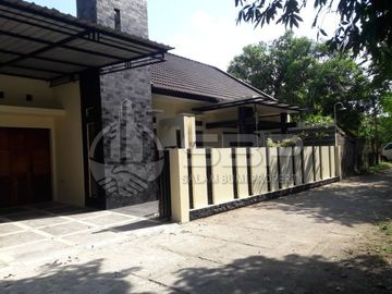 Rumah Dijual Jogja Cantik Strategis jl Kaliurang km 6 dkt UGM