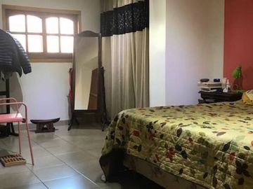Casa  en Venta Haedo / Moron (A008 986)