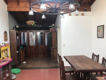 Casa  en Venta Haedo / Moron (A008 986)