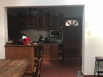 Casa  en Venta Haedo / Moron (A008 986)