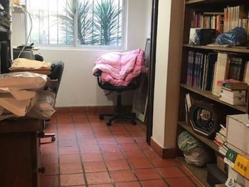 Casa  en Venta Haedo / Moron (A008 986)