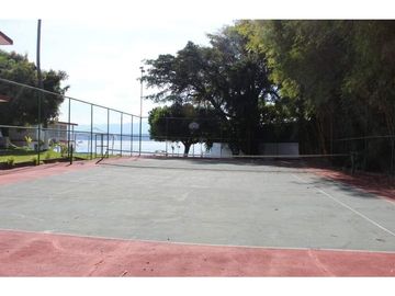 CASA EN VENTA A ORILLA DEL LAGO 