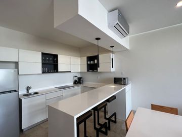 Departamento amueblado, PRECIO REDUCIDO, pool bar, alberca infinity, gimnasio