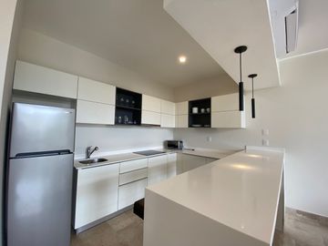 Departamento amueblado, PRECIO REDUCIDO, pool bar, alberca infinity, gimnasio