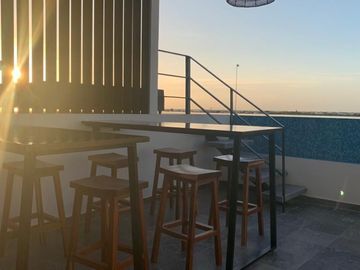 Departamento amueblado, PRECIO REDUCIDO, pool bar, alberca infinity, gimnasio