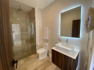 Departamento amueblado, PRECIO REDUCIDO, pool bar, alberca infinity, gimnasio