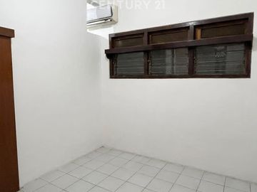 Rumah Otista Jatinegara Rapi Siap Huni Dekat Tranportasi Umum