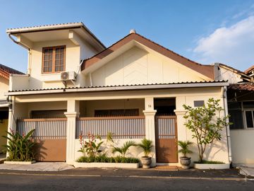 Rumah Otista Jatinegara Rapi Siap Huni Dekat Tranportasi Umum