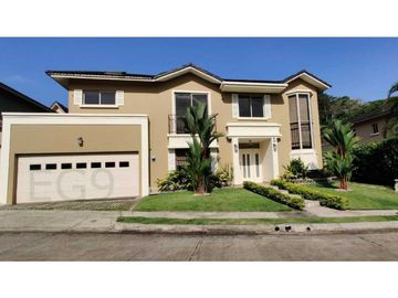 VENTA CASA EMBASSY GARDENS CLAYTON