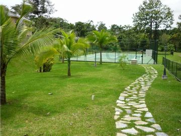 VENTA CASA EMBASSY GARDENS CLAYTON