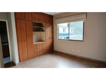 VENTA CASA EMBASSY GARDENS CLAYTON