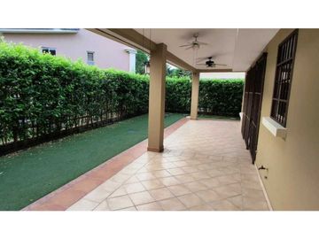VENTA CASA EMBASSY GARDENS CLAYTON