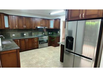 VENTA CASA EMBASSY GARDENS CLAYTON