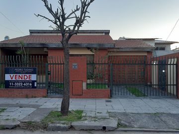 Excelente Chalet en Isidro Casanova, Barrio San Carlos