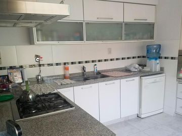 Excelente Chalet en Isidro Casanova, Barrio San Carlos