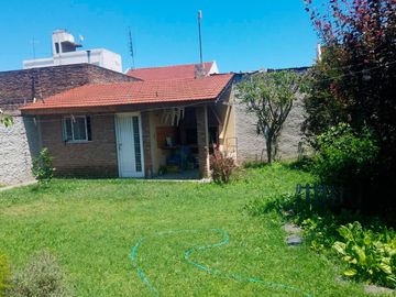 Excelente Chalet en Isidro Casanova, Barrio San Carlos