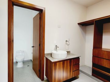 Casa en VENTA con recamara en planta baja Fracc LOMAS DE LA RIOJA