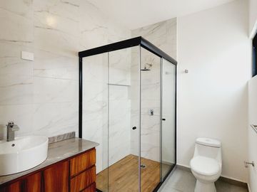 Casa en VENTA con recamara en planta baja Fracc LOMAS DE LA RIOJA