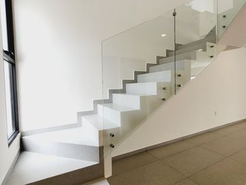 Casa en VENTA con recamara en planta baja Fracc LOMAS DE LA RIOJA