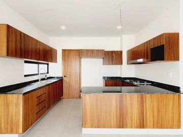 Casa en VENTA con recamara en planta baja Fracc LOMAS DE LA RIOJA