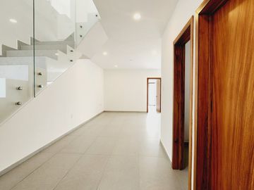 Casa en VENTA con recamara en planta baja Fracc LOMAS DE LA RIOJA