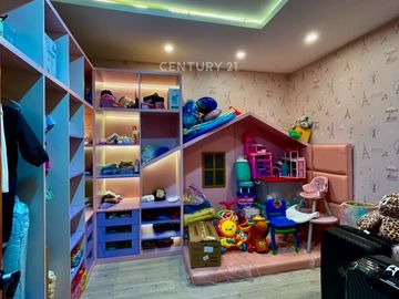 Dijual Rumah Full Furnish Taman Modern Lingkungan Nyaman