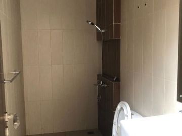 DIJUAL/SEWA RUMAH BAGUS TERAWAT SIAP HUNI DI THE EMINENT BSD