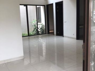 DIJUAL/SEWA RUMAH BAGUS TERAWAT SIAP HUNI DI THE EMINENT BSD