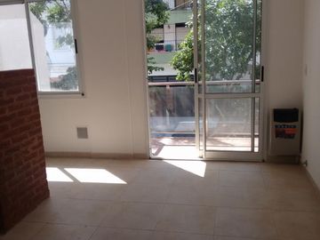 1 AMB.AL FRENTE CON BALCON A ESTRENAR PAEZ AL 2100. FLORES